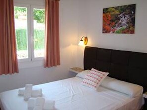 3 عدّة غرف نوم ومكواة/لوح كي وواي فاي مجانًا وملاءات أسرّة