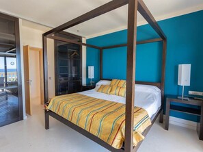 6 bedrooms, iron/ironing board, free WiFi, bed sheets