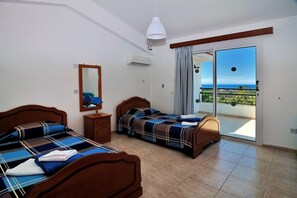 4 quartos, cofres nos quartos, ferros/tábuas de passar roupa, Wi-Fi