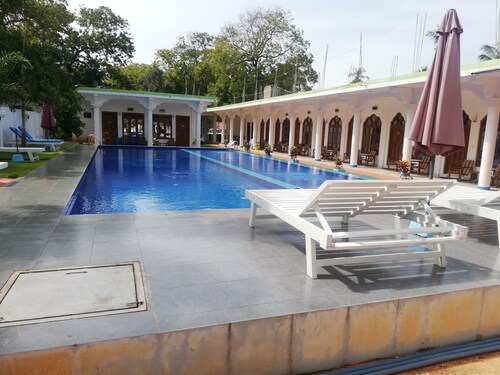 MRD Beach Hotel