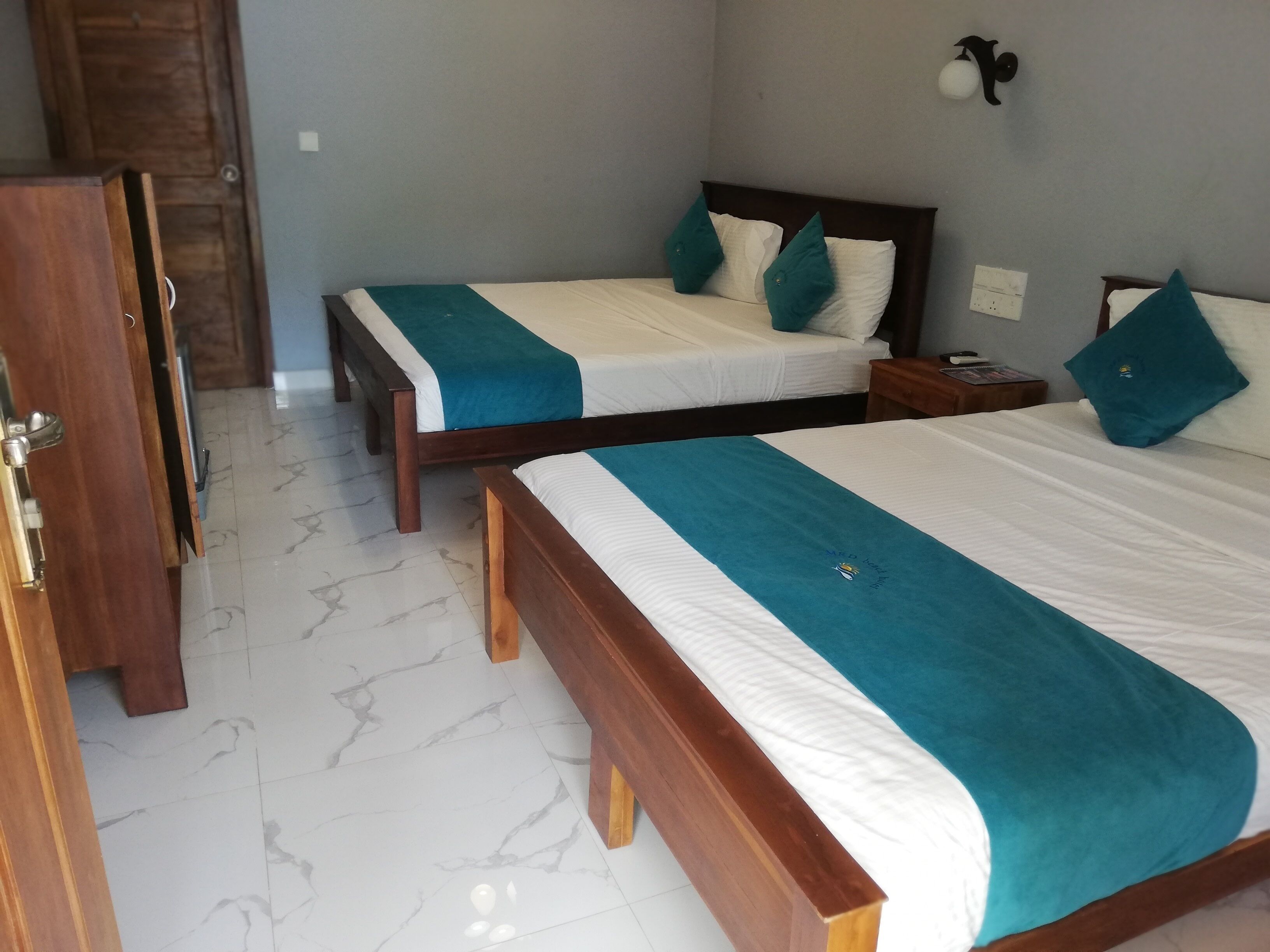 Desk, soundproofing, free WiFi, wheelchair access