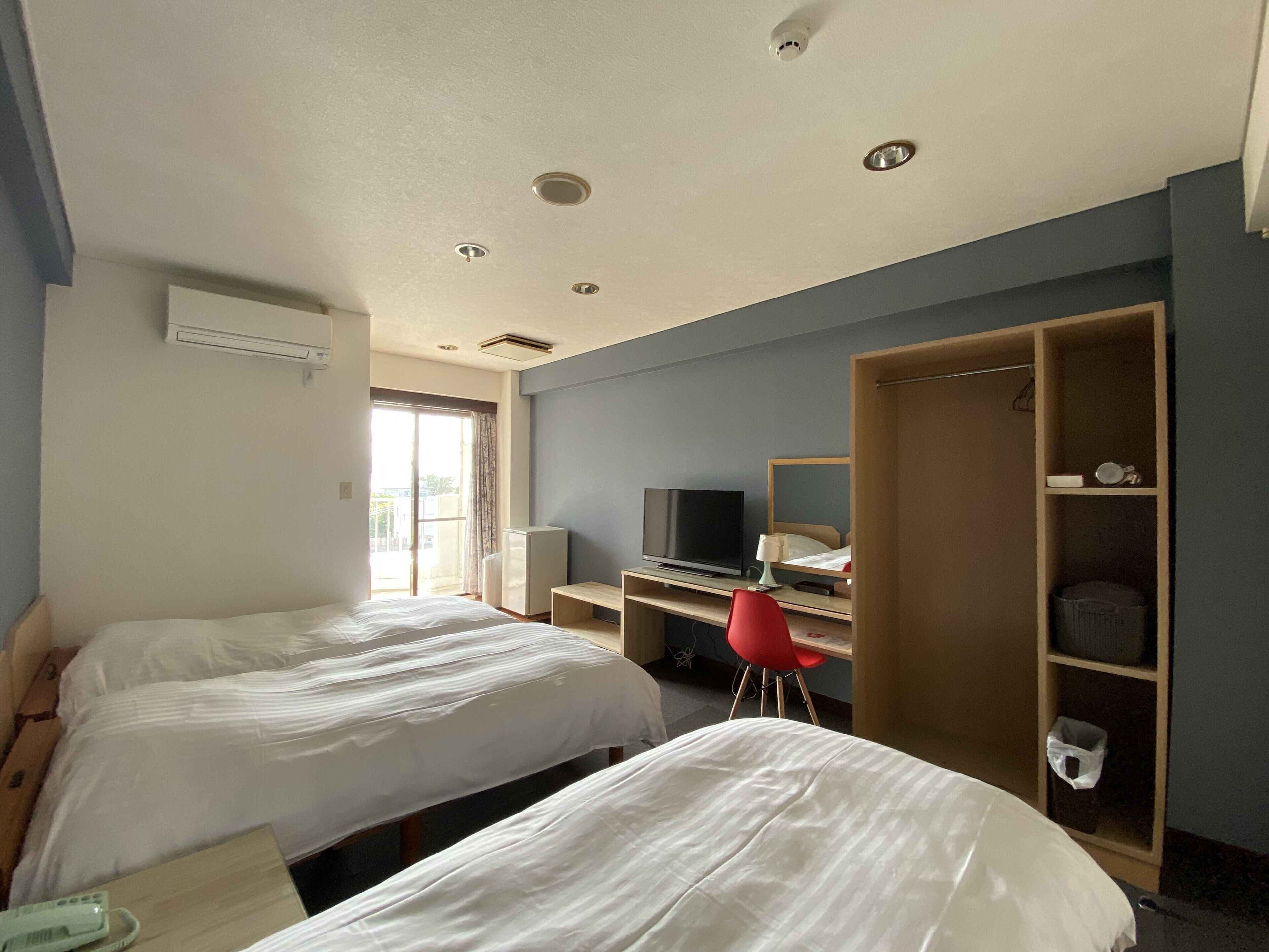 standard triple room | desk, free wifi, bed sheets
