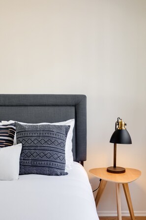 1 slaapkamer, een strijkplank/strijkijzer, wifi, beddengoed