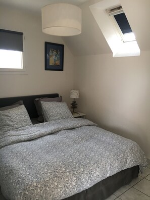 1 dormitorio, tabla de planchar con plancha, wifi