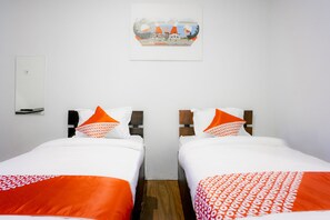 Standard Twin Room | Desk, free WiFi, bed sheets - Hotel O Citra Anggrek (Medan)