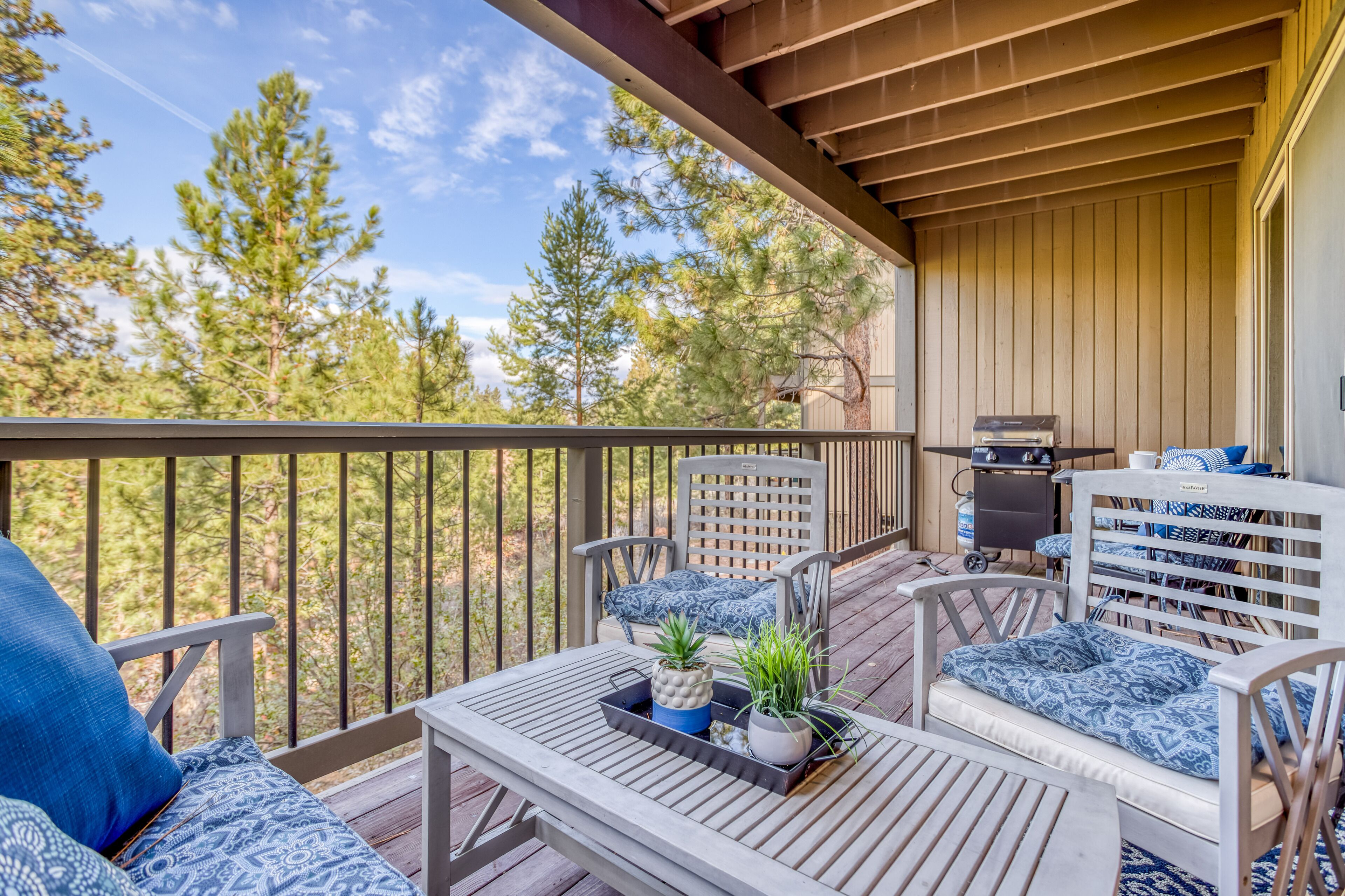 Modern Condo Near Old Mill Gives You Access to Tennis, Swimming, Hot Tub