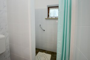 Shower, hair dryer, bidet, towels - Apartment Umag Valica, near the beach, with swimming pool, fireplace, barbecue (Umag)