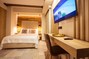 Evridiki Suite | 이집트산 면 시트, 고급 침구, 셀렉트 컴포트 침대, 객실 내 금고