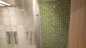 Deluxe-Doppel- oder -Zweibettzimmer | Badezimmer