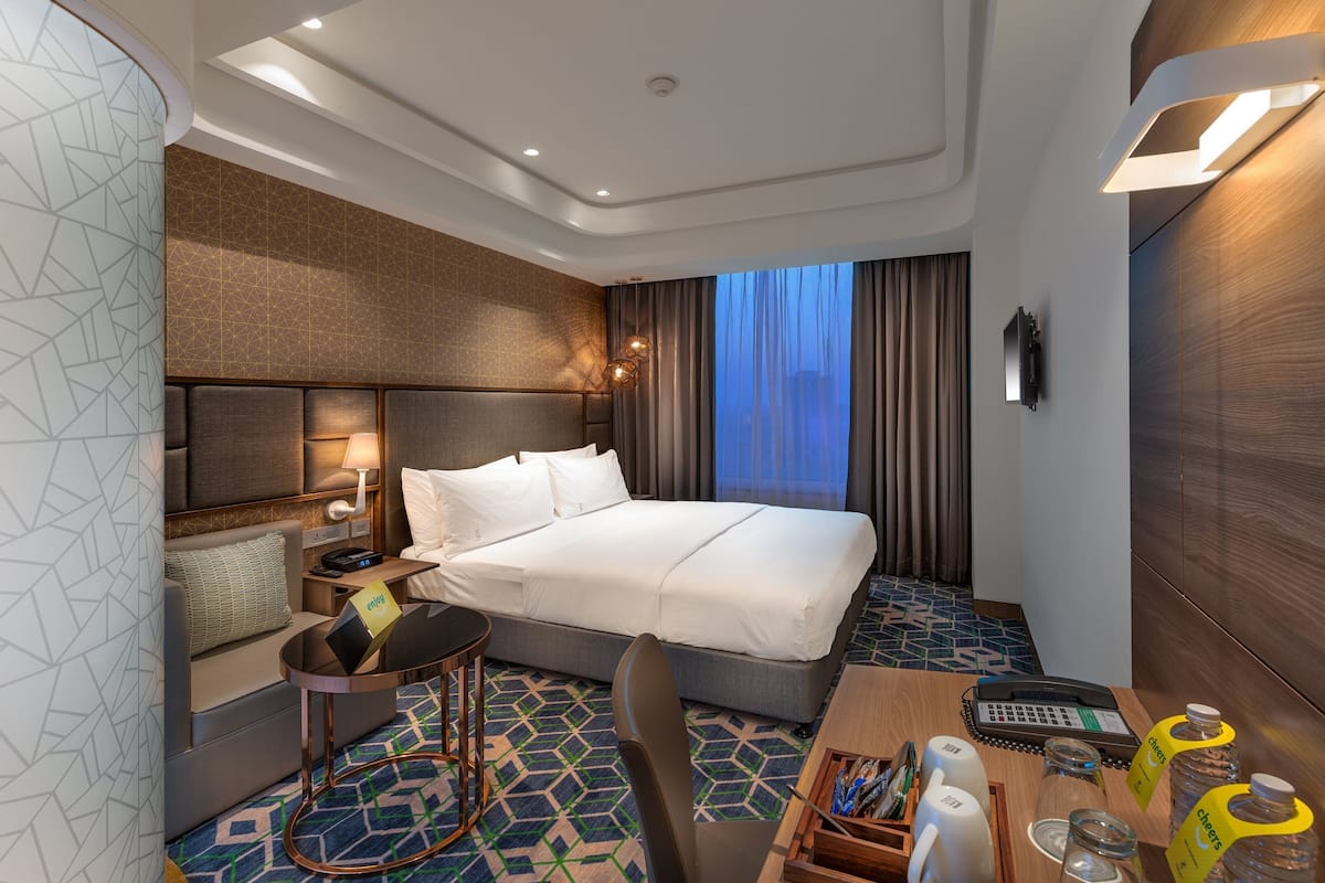 1 bedroom, premium bedding, memory-foam beds, in-room safe