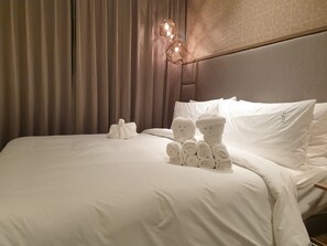 Habitación estándar, 1 cama King size, vista a la ciudad | Ropa de cama de alta calidad, camas con efecto memoria y minibar
