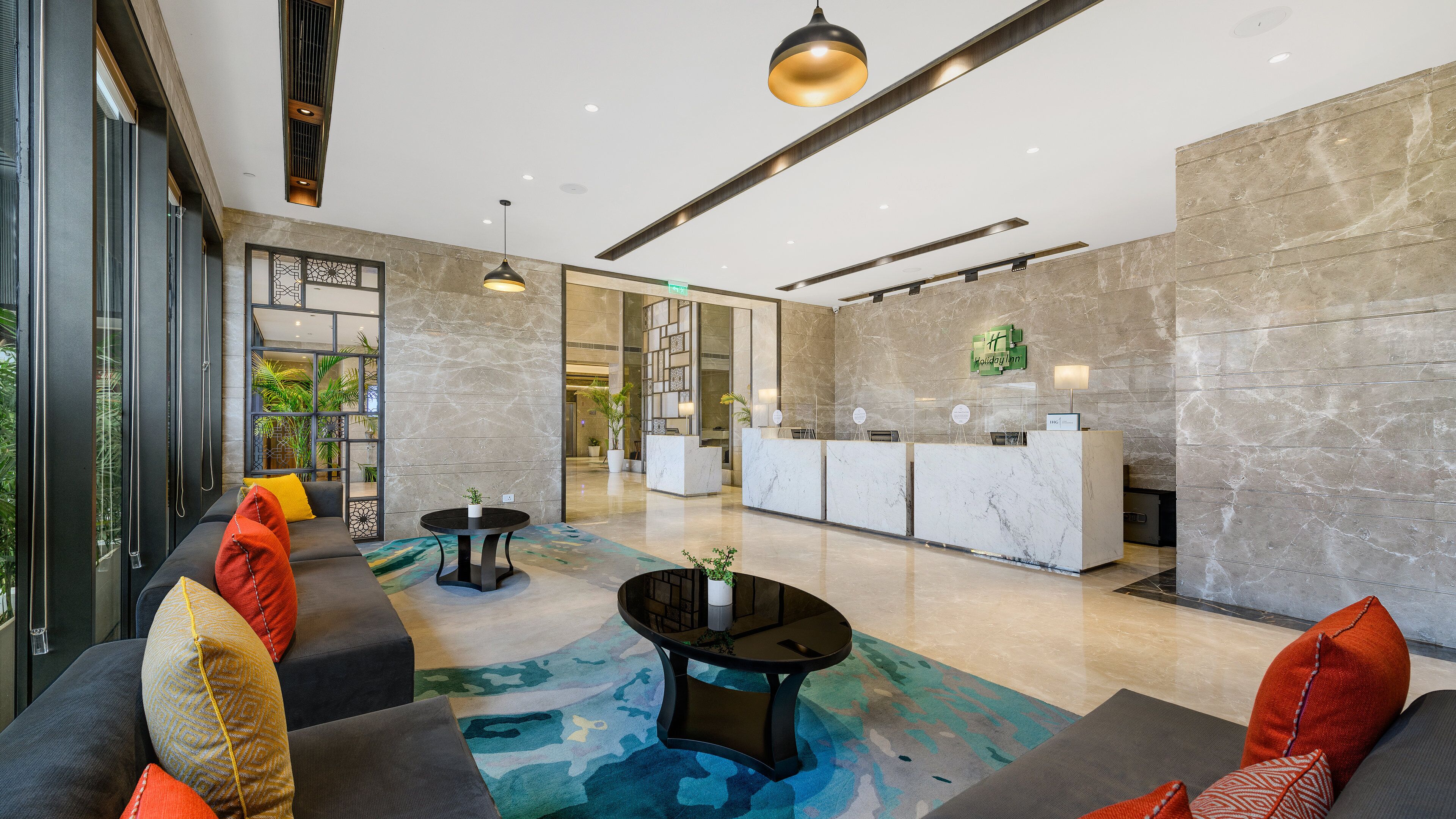 المنشأة من الخارج