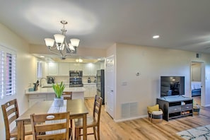Dining - Golf Course & Mtn Views: Paradise Valley Condo! (Phoenix)