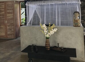 奢华四人房 | 客房内保险箱、熨斗/熨衣板、免费 WiFi