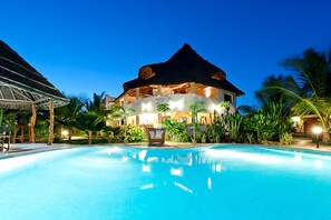 حمّام سباحة خارجي