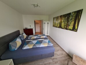 1 Schlafzimmer, Reisekinderbett, kostenloses WLAN, Bettwäsche