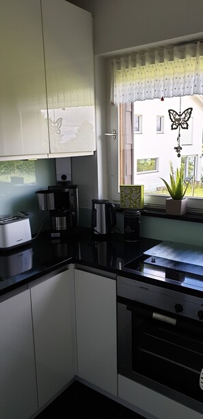 Kühlschrank, Ofen, Herdplatte, Geschirrspüler