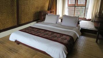 6 bedrooms, iron/ironing board, free WiFi, bed sheets