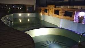 Indoor pool, free cabanas, pool umbrellas - HOTEL SUNSHINE (Baharampur)