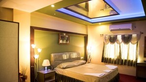 Soundproofing, WiFi (free) - HOTEL SUNSHINE (Baharampur)