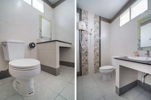 Superior Double Room | Bathroom | Shower, towels, soap, shampoo