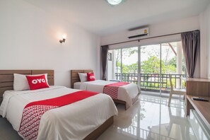 Superior Twin Room | Desk, free WiFi, bed sheets