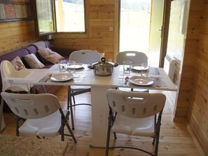 Dining - 4. Satia Berri log cabin (Llanteno)