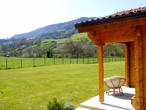 4. Satia Berri log cabin