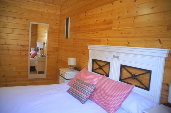 1 bedroom, iron/ironing board, bed sheets, wheelchair access