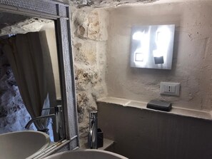 Badewanne, Haartrockner, Bidet, Handtücher