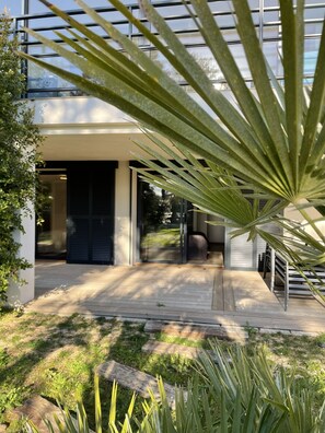 تفاصيل الفندق من الخارج