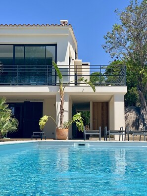 حمّام سباحة خارجي