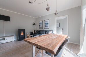 Luxury Apartment | Living area | 29-inch Smart TV with satellite channels, TV - Lodge Rose's Heart (Bad Kleinkirchheim)