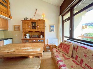 TV - Comfort Duplex for 4 in Les Menuires, 50m from slopes, baby-friendly (Les Menuires)