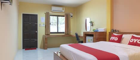 Standard Double Room | Free WiFi, bed sheets