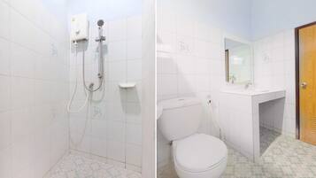 Habitació doble estàndard | Bany | Dutxa, tovalloles i paper higiènic