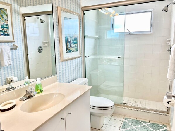 Unclassified image, 1 of 39, button