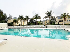 Unclassified image, 5 of 39, button