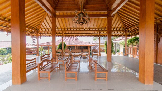 Lobby sitting area - OYO 1567 Pendopo Tumaritis Syariah (Cianjur)