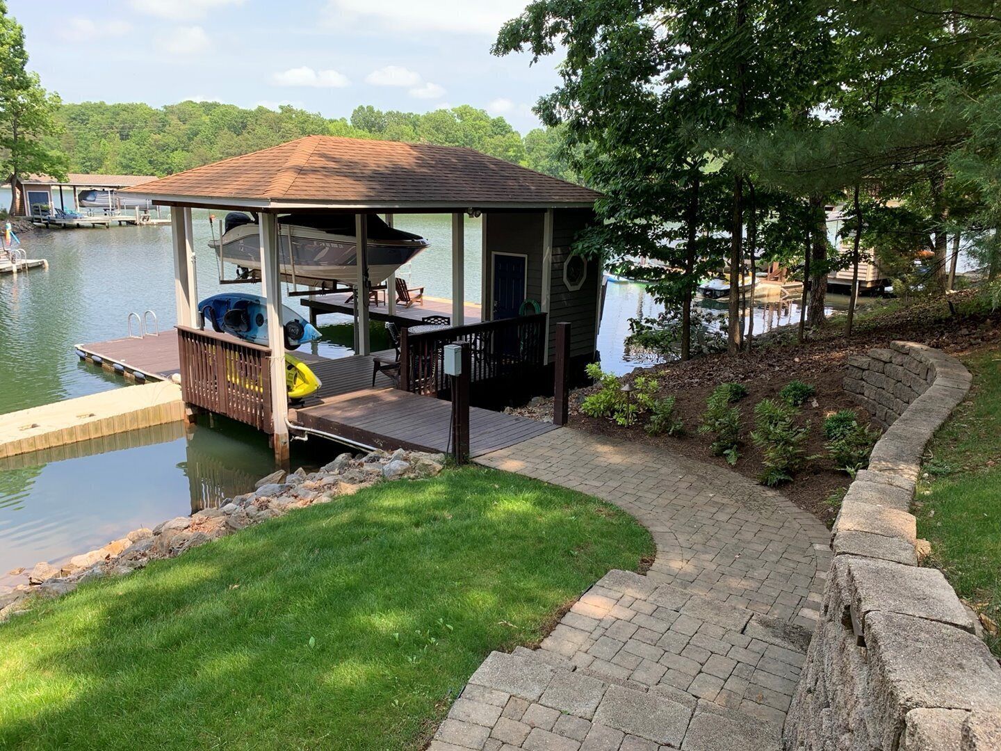 Pet Friendly, Kayak, Game Table! Come Visit "On The Rocks"!