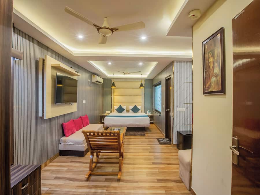 Presidential Studio Suite | Egyptian cotton sheets, premium bedding, down comforters, desk