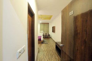 Executive Double Room, 1 Bedroom | Egyptian cotton sheets, premium bedding, down comforters, desk - Castle Blue By Excellent Hospitality (New Delhi)