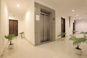 Exterior - Castle Blue By Excellent Hospitality (New Delhi)