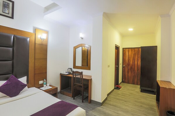 Executive Double Room, 1 Bedroom | Egyptian cotton sheets, premium bedding, down comforters, desk - Castle Blue By Excellent Hospitality (New Delhi)