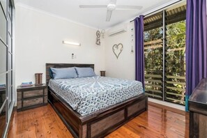 4 bedrooms, iron/ironing board, free WiFi, bed sheets