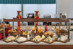 4 restaurants; breakfast, lunch and dinner served  - Anadolu Hotels Didim Club (Didim)