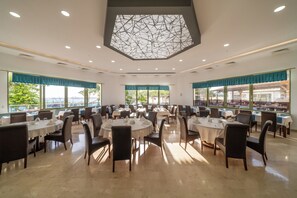 4 ravintolaa, joissa tarjoillaan aamiainen