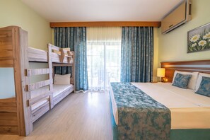 Gemeinsamer Club-Schlafsaal | 1 Schlafzimmer, Minibar, Zimmersafe, schallisolierte Zimmer