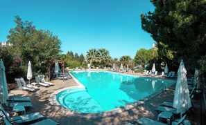 Alberca techada y alberca al aire libre por temporada