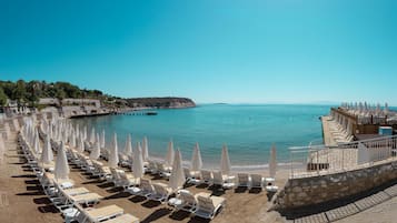 Private beach, sun-loungers, beach umbrellas, beach towels